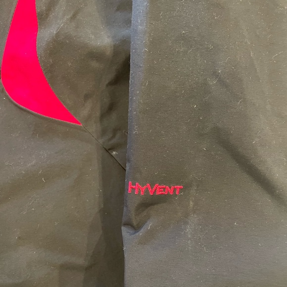 The North face womens black and hot pink Hyvent jacket - Picture 6 of 8
